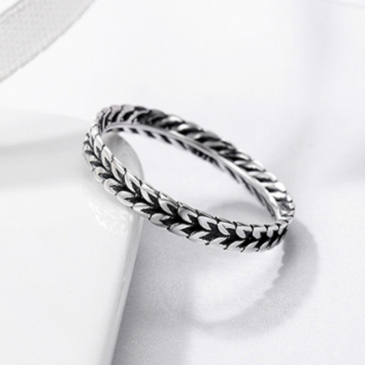 thin Braid Leaf Rope Thumb Ring